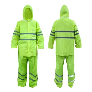 ชุดกันฝนสีเขียว เสื้อ-กางเกง ติดแถบสะท้อนแสง 2 แถบรอบตัว และแขนขา